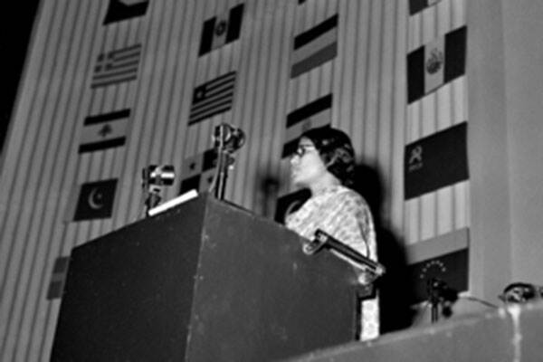 Lakshmi Menon uit India spreekt de Algemene Vergadering toe vóór de goedkeuring van de Universele Verklaring van de Rechten van de Mens, 1948